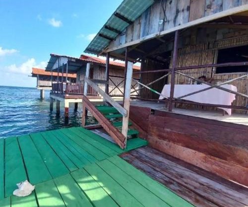 Cabañas sobre el mar en San Blas Narasgandub.