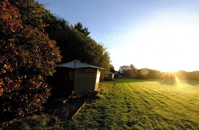 CABAN LLWYNON, romantic, character holiday cottage in Llantwit Major