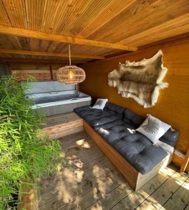 Cabane bien belge avec cinéma et jacuzzi