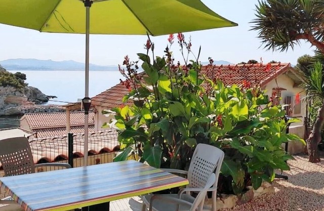 Cabanon à 100m de la mer Avec Jardin