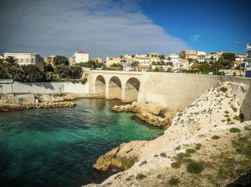 Cabanon privatif les pieds dans l'eau