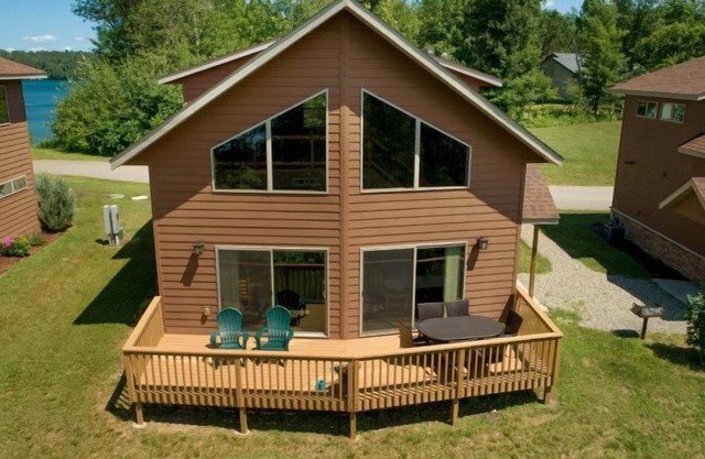Cabin 109 - Open Loft/Modern, Clean, Comfortable