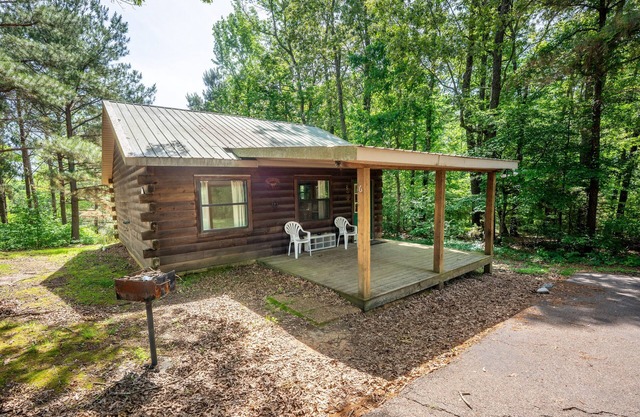 Cabin 6 at Fishtale Lodge