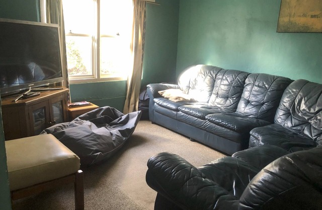 Cabin 7 - 1 bedroom with 2 d/bunks & ensuite. Located close to kitchen/dining
