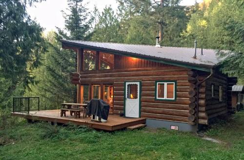 Cabin 97 - pinecone Log Cabin at the Lake that is Pet-friendly
