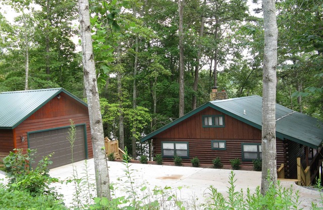 CABIN FEVER ON LAKE NOTTLEY WITH DOCK