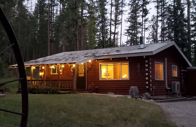 Cabin in the woods, ideal for long stays.