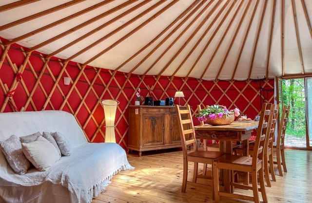 Cabin 'La Passionata' with Private Terrace, Shared Garden and Air Conditioning