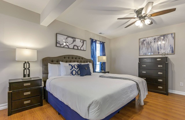 Cabin Style & Cozy Back Deck Near LakePoint PBR