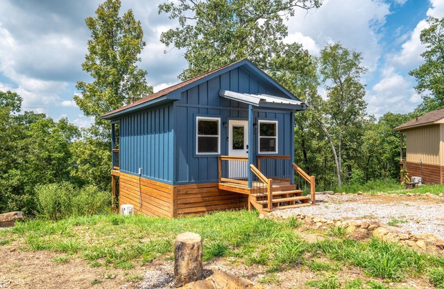 Cabin #3 @ Rock Creek Cabins! King Bed! 15 min. from Hot Springs National Park!