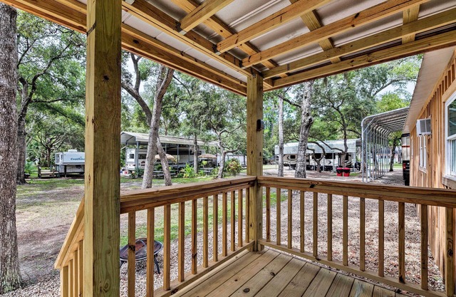 Cabin w/Fire Pit, Walk to Steinhatchee River!