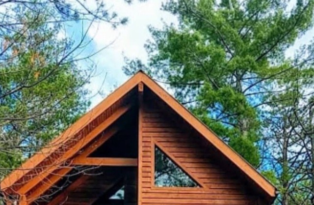 Cabin with Hot Tub 1 MI to Blue Ridge Parkway