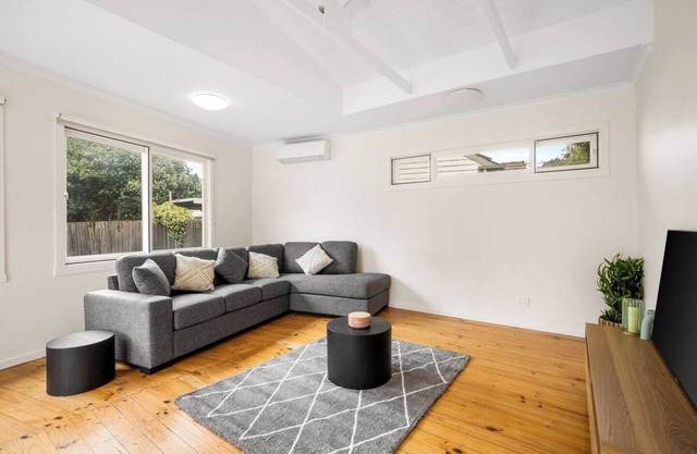 Cabinesque Comfort A Refreshing Beachside Retreat