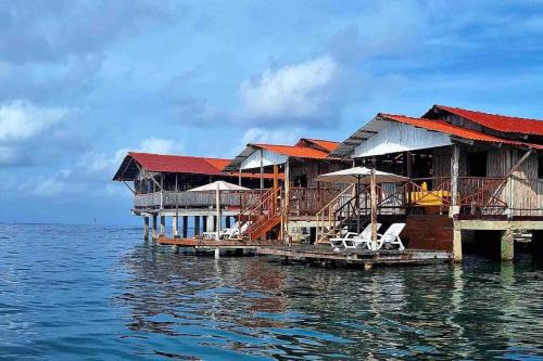 Cabins over the sea on Narasgandub