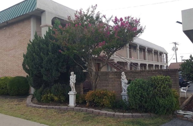 Cactus Inn and Suites