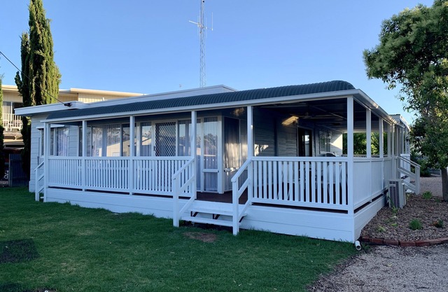Caddy Shack, Port Hughes