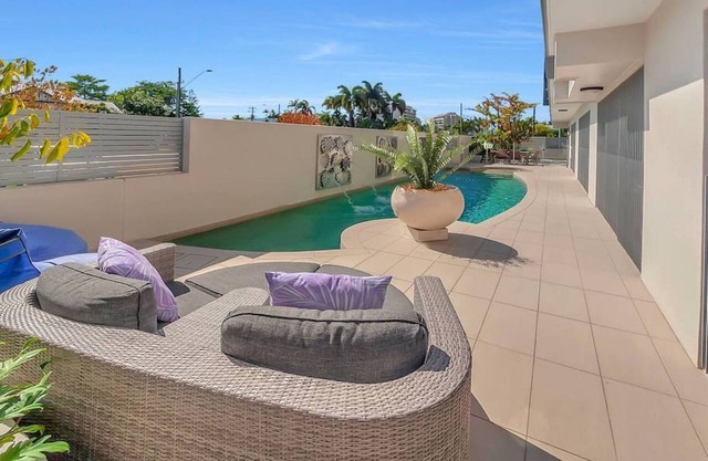 Cairns North 4-Bed with Outdoor Dining & Pool