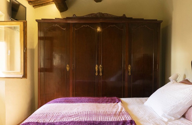 Cal Cisteller - Rustic family home from the 19th century.