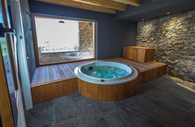 Cal Rossa Taus, Exclusive Rural House Groups of 10 to 23 people, SPA.