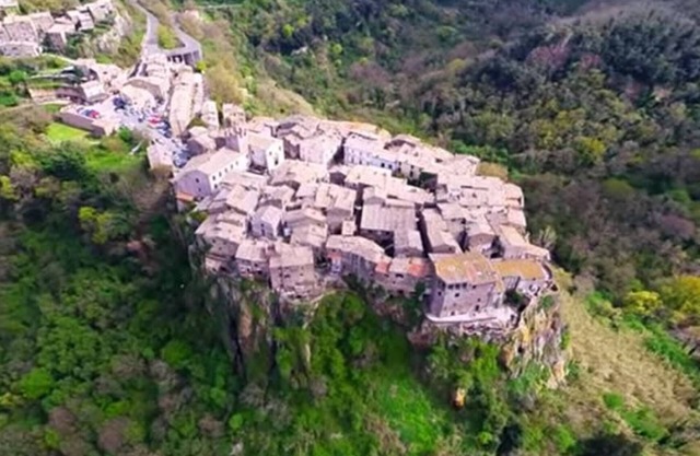 Calcata Artists Room