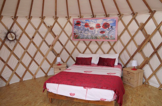 Calm and cocooning, the Yourte Coquelicot in Auvergne