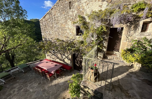 Calm Magical Retreat for friendly gatherings in a Hamlet with Breathtaking Views