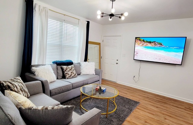 Calming Paradise, Big TV, Fast Wifi Gated, Min from Beale FedExForum & hospitals