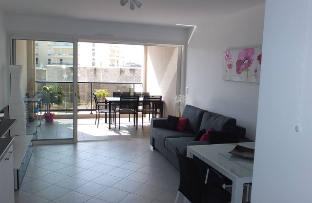 CALVI T2 terrace for 4. Close to beaches, the city centre and all facilities