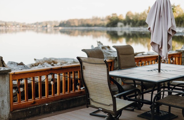 Camano Island Retreat - Right on Sandy Beach