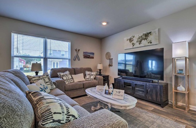 Camden Ocean Springs House Near Beaches!