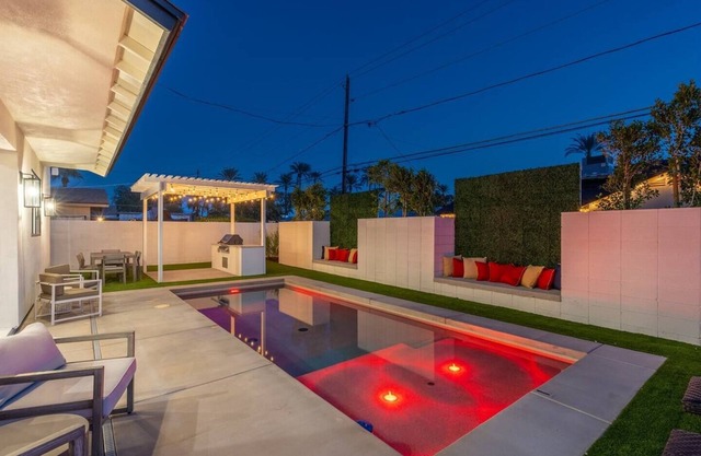 Camelback Views! Pool, Bikes & More, Sleeps 18