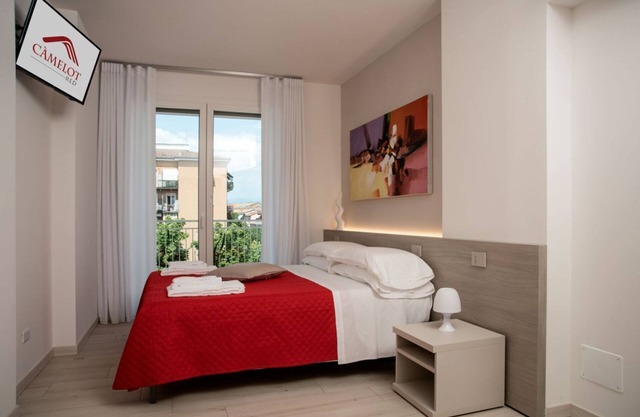 CAMELOT APARTMENT RED7