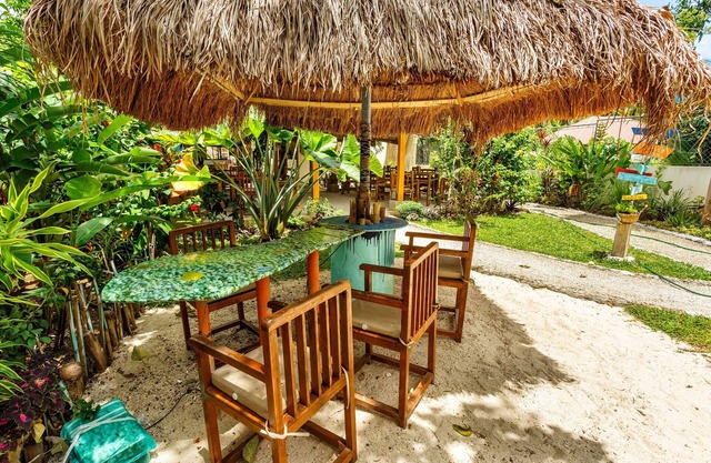 Camotes hidden huts-rooms-bar-restaurant
