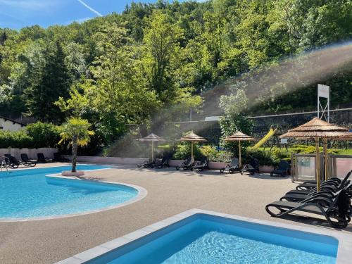 Camping Avec Piscine et Rivière à Tournon sur Rhône Ardèche "Les Foulons"
