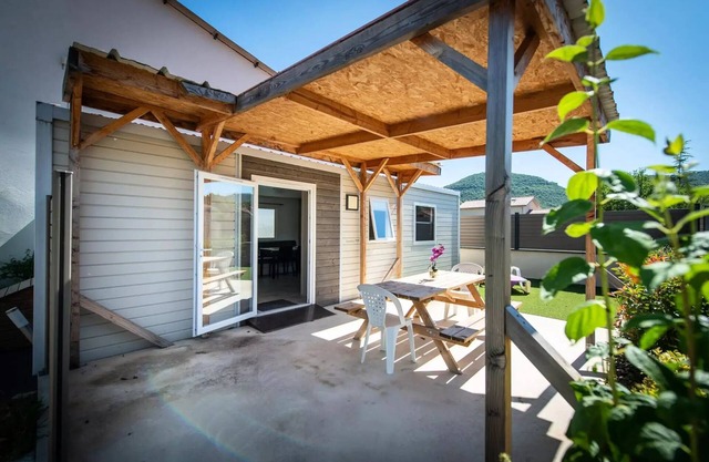Camping de la Cascade * - Super Riviera mobile home equipped with air conditioning for 4 people