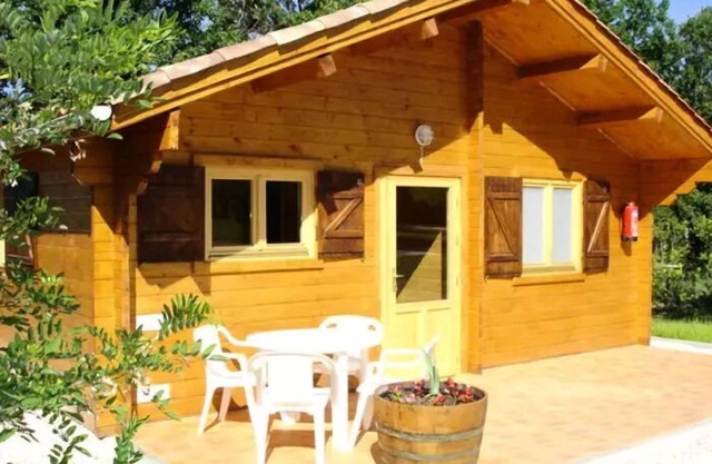 Camping Fontaine Du Roc* - Nice Chalet 3 Rooms 5 People