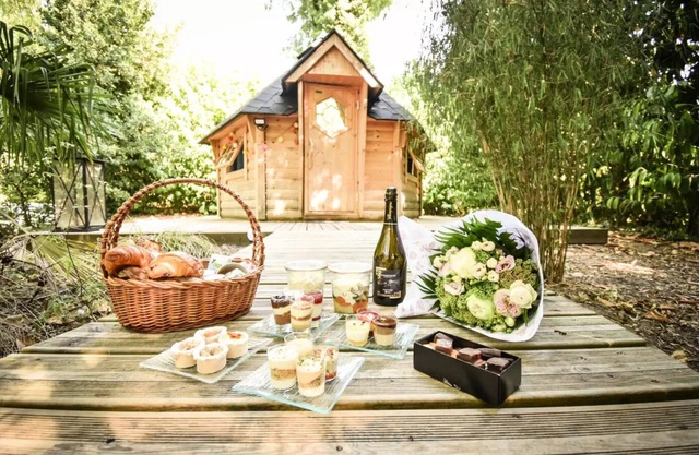 Camping Le Pré des Moines* - Chantilly wooden bubble 1 room 2 people without sanitary facilities