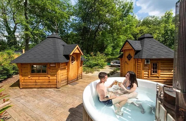 Camping Le Pré des Moines* - Wooden Star Bubble 1 Piece 2 People