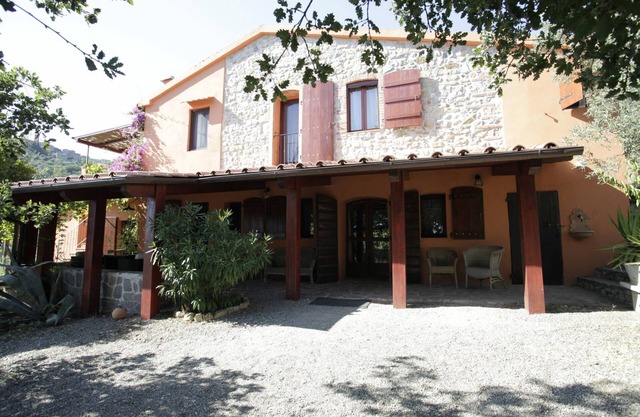 Campo Al Pero - Very cozy, antique stone house with pool to relax and unwind