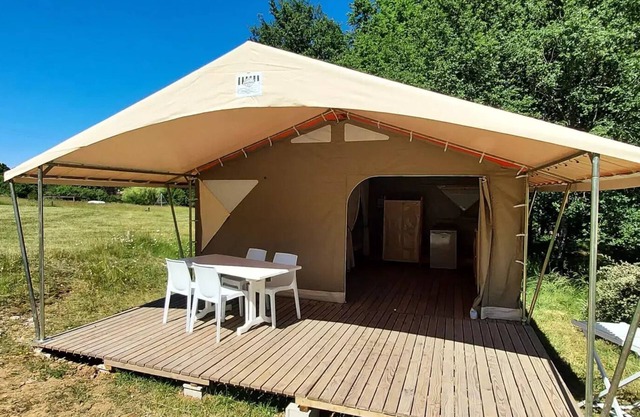 Campsite Domaine de Corneuil * - Equipped Lodge Tent 3 Rooms 4 People Without Sanitary