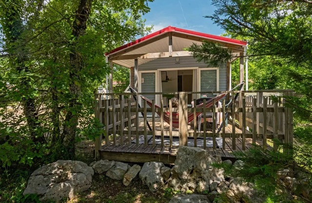 Campsite Les 3 Cantons* - Mobile home Aveyron 3 rooms 4 persons