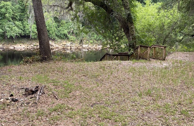 Campsite is locate on the suwannee river. Has power, water and RV hook up!