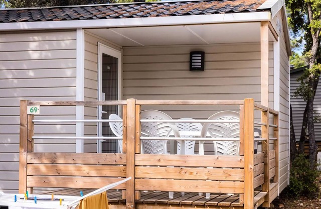 Campsite Le Clos Cottet* - 4-room Comfort mobile home for 6 people, air-conditioned