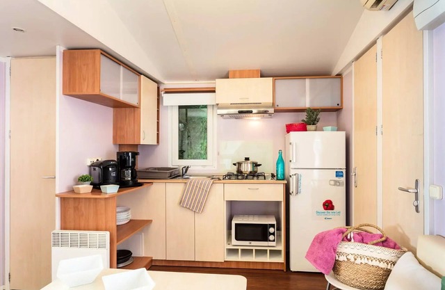 Campsite Le Saint Louis* - Mobile home Comfort 3 rooms 4 adults + 2 children - TV