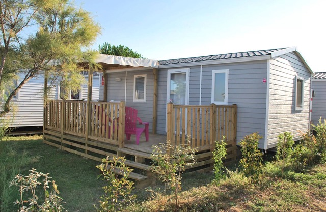 Campsite Les Flamants Roses * - Cottage 3 Rooms 4/6 People Air-conditioned + TV