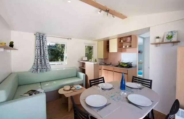 Campsite Les Flamants Roses * - Cottage 4 Rooms 6/8 Persons Air-conditioned + TV