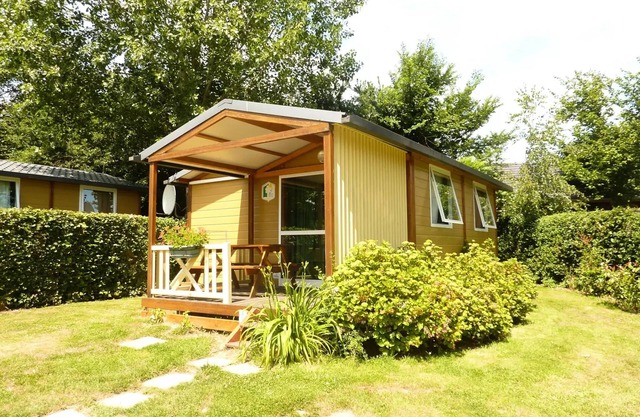 Campsite Les Pommiers des 3 Pays * - Chalet 'Moréa' (n° 1) 5 persons