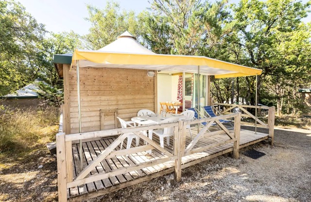 Campsite Les Reflets du Quercy * - Chalet Family - 2 bedrooms 5 people