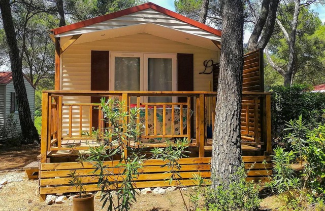 Campsite Residential La Pinède * - Corsaire CONFORT -1 bedroom 20m2- *Clim, terrace, TV* 2 persons