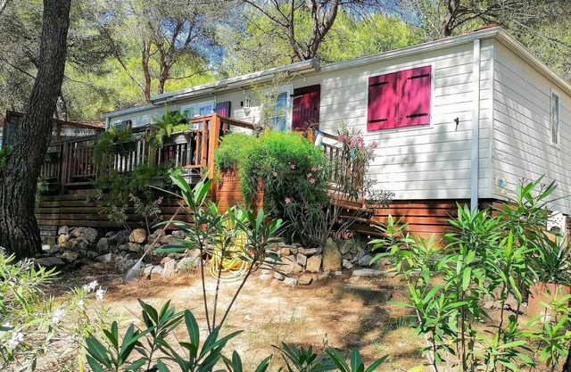 Campsite Residential La Pinède * - Madison PREMIUM-2 bedrooms 40m2- *Clim, terrace, TV* 6 persons